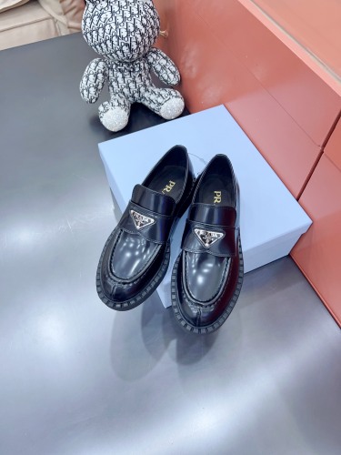 P*rada Top Loafer CL 23030831-24