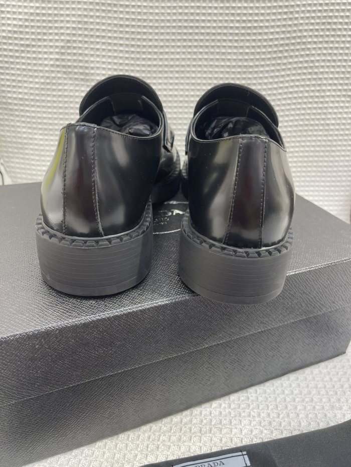 P*rada Top Loafer CL 23030831-15