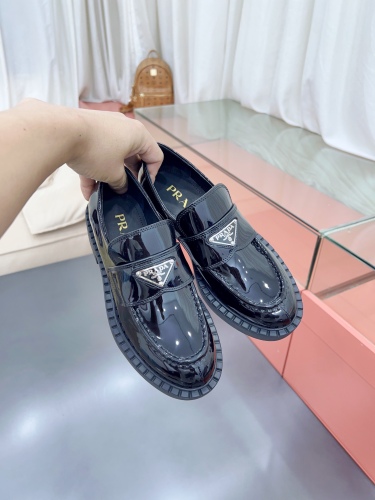 P*rada Top Loafer CL 23030831-25