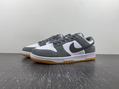 SB Dunk Low Gery Gum FV0389-100