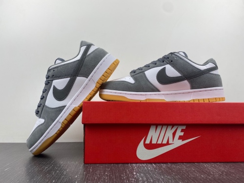 SB Dunk Low Gery Gum FV0389-100