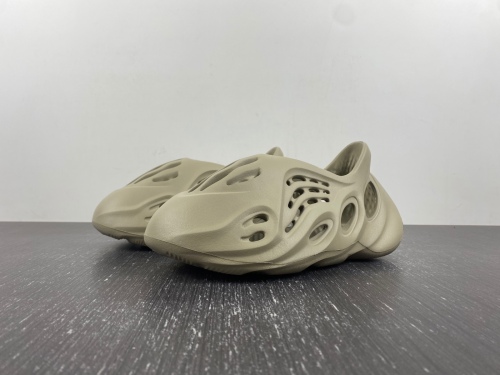 Yeezy Foam RNR Stone Salt GV6840