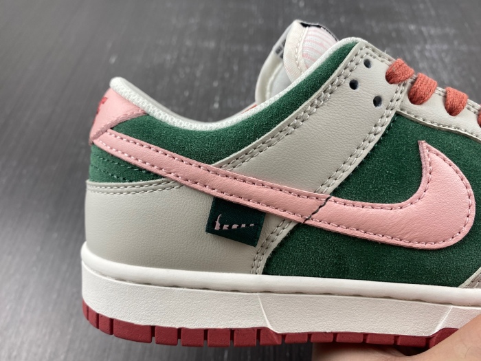 Dunk Low SE All Petals United Fir Green  FN8923-061