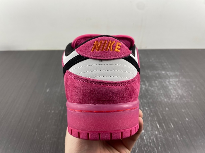 The Powerpuff Girls x SB Dunk Low Buttercup FZ8319-600