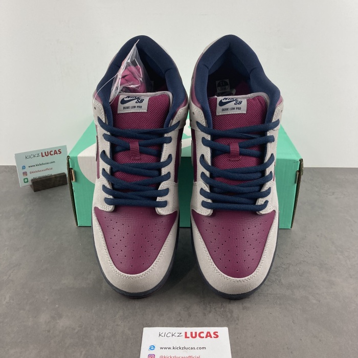 SB Dunk Low Atmosphere Grey True Berry BQ6817-001