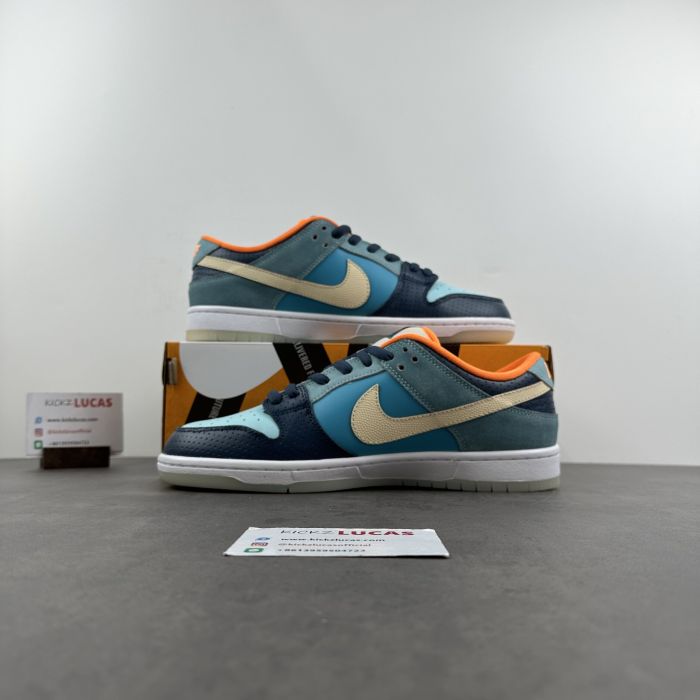SB Dunk Low MIA Skate Shop  504750-474