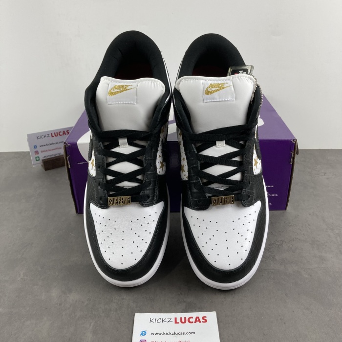 SB Dunk Low Supreme Stars Black  DH3228-102