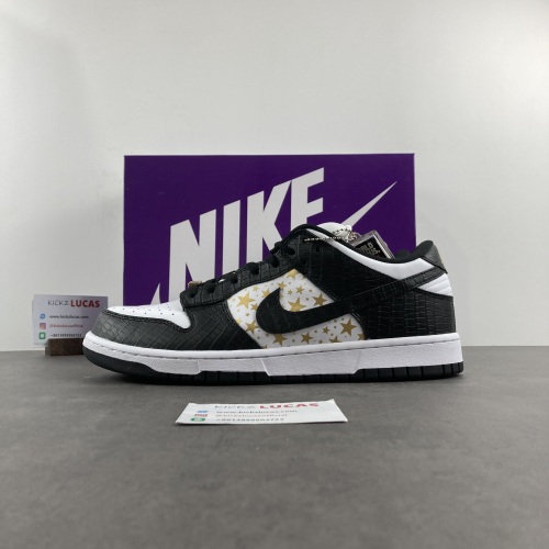 SB Dunk Low Supreme Stars Black  DH3228-102