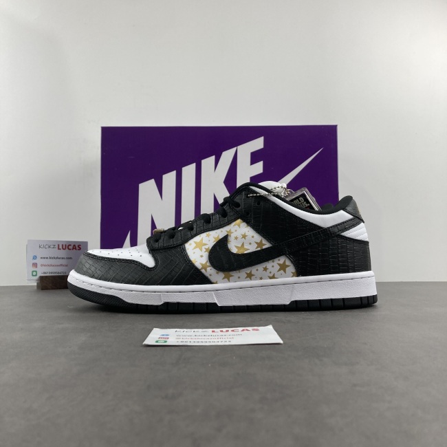 SB Dunk Low Supreme Stars Black  DH3228-102