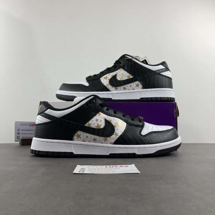 SB Dunk Low Supreme Stars Black  DH3228-102