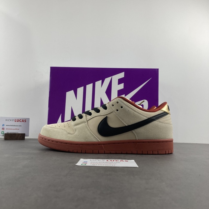 SB Dunk Low Pro Hennessy  BQ6817-100