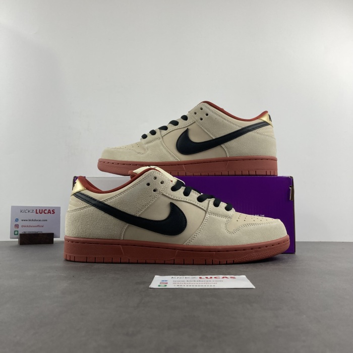 SB Dunk Low Pro Hennessy  BQ6817-100