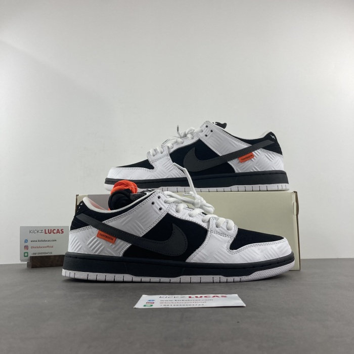 SB Dunk Low TIGHTBOOTH  FD2629-100