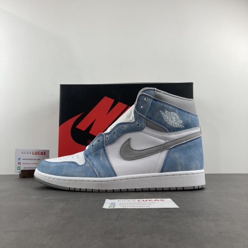 Air Jordan 1 Retro High Hyper Royal Smoke Grey  555088-402