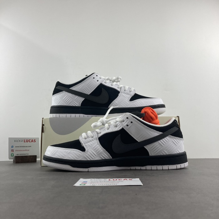SB Dunk Low TIGHTBOOTH  FD2629-100