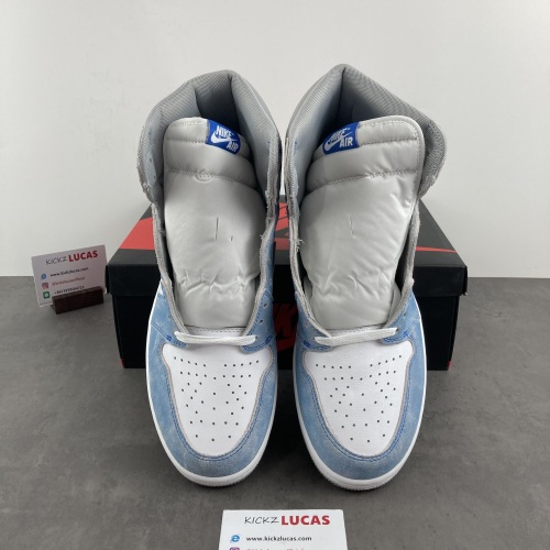 Air Jordan 1 Retro High Hyper Royal Smoke Grey  555088-402