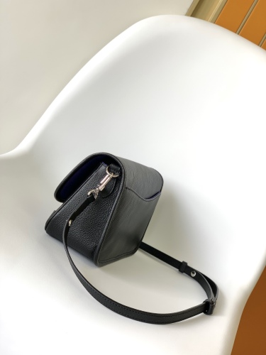 L*ouis V*uitton Crossbody bag Top Quality HT 20231011-82 24.5 x 15.5 x 9cm