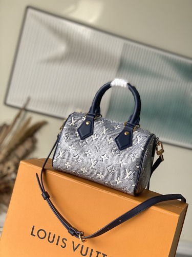 L*ouis V*uitton Crossbody bag Top Quality HT 20231011-92 20.5 x 13.5 x 12