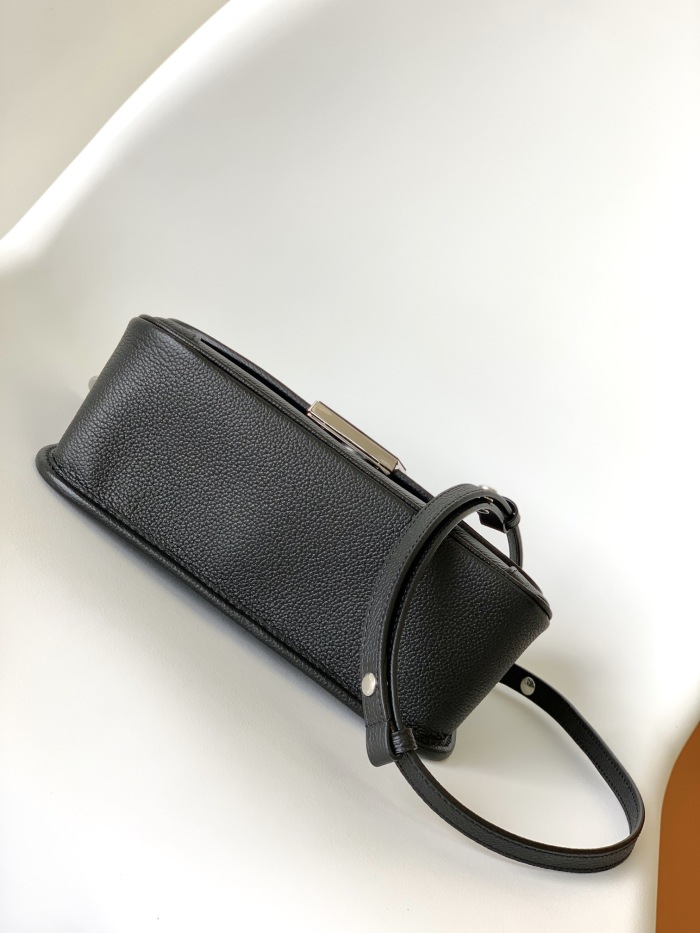 L*ouis V*uitton Crossbody bag Top Quality HT 20231011-82 24.5 x 15.5 x 9cm
