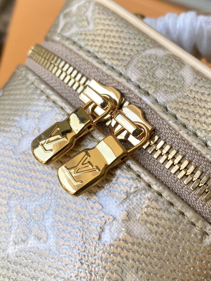 L*ouis V*uitton Crossbody bag Top Quality HT 20231011-90 11.0 x 10.0 x 8.0CM