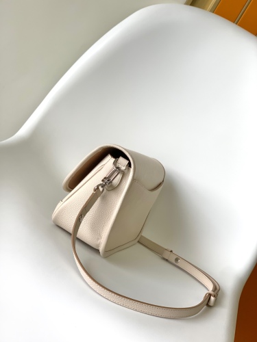 L*ouis V*uitton Crossbody bag Top Quality HT 20231011-83 24.5 x 15.5 x 9cm