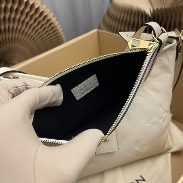 L*ouis V*uitton Crossbody bag Top Quality HT 20231013-94 29 x 24 x 12 cm