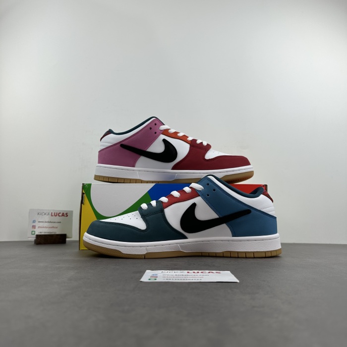 SB Dunk Low Pro QS Parra (Friends & Family)  DH7695-100