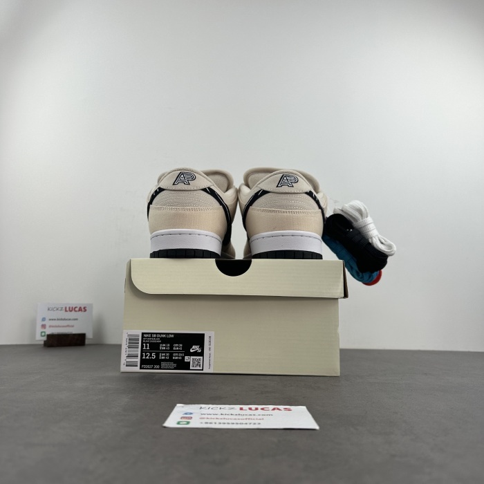 SB Dunk Low Albino & Preto  FD2627-200