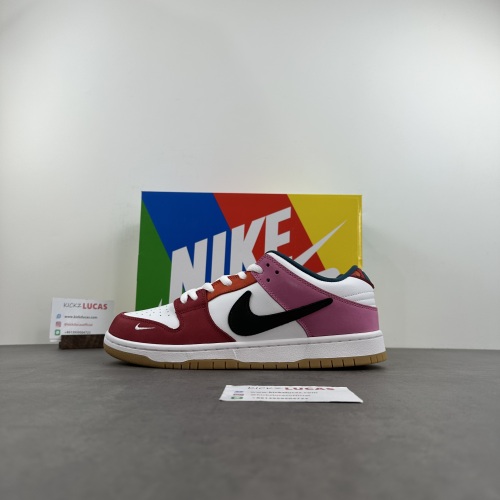 SB Dunk Low Pro QS Parra (Friends & Family)  DH7695-100