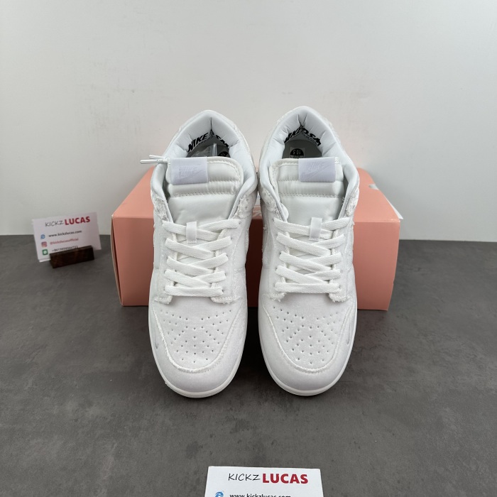 Dunk Low Dover Street Market Triple White Velvet DH2686-100
