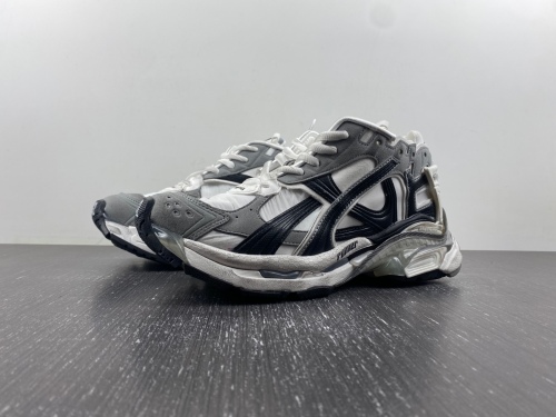 B*alenciaga runner AM 20231016-3