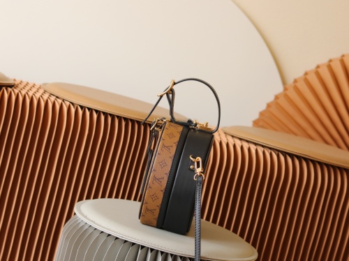 L*ouis V*uitton Crossbody bag Top Quality HT 20231016-22 17.5X16.5X7.5CM