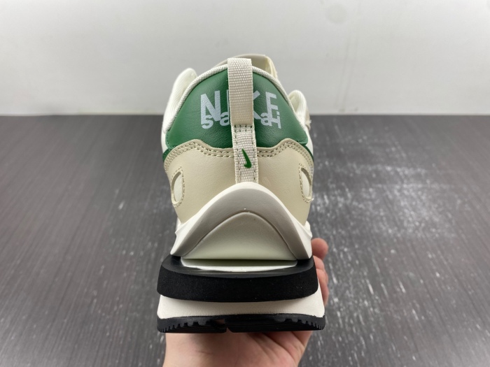 VaporWaffle Tour Green sacai DD1875-102