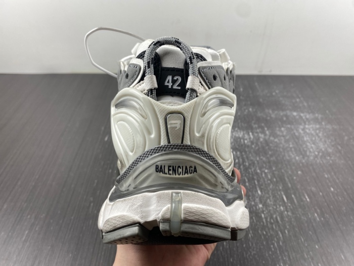B*alenciaga runner AM 20231016-3