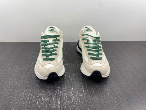 VaporWaffle Tour Green sacai DD1875-102