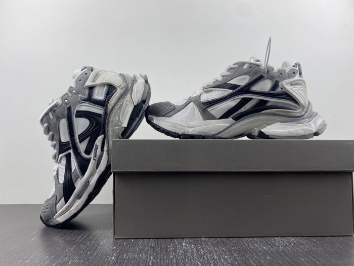 B*alenciaga runner AM 20231016-3