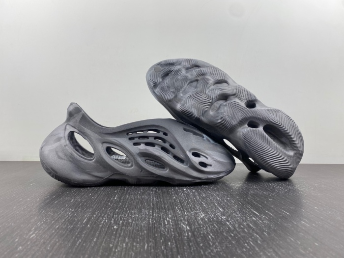 Yeezy Foam RNR MX Granite  IE4931