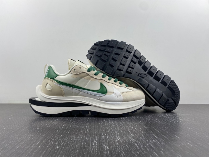 VaporWaffle Tour Green sacai DD1875-102