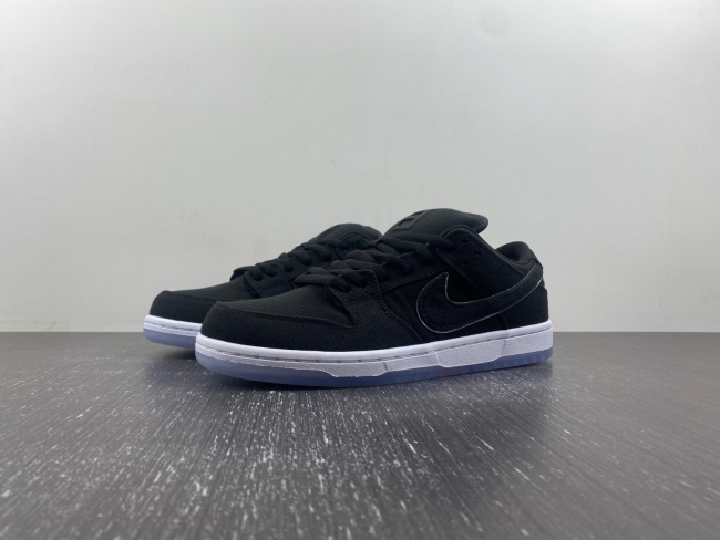 SB Dunk Low Carhartt FN4193-013