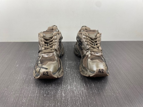 B*alenciaga runner AM 20231018-1