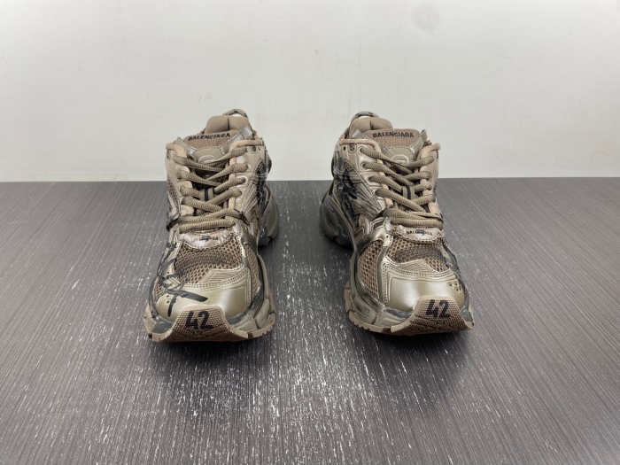 B*alenciaga runner AM 20231018-1
