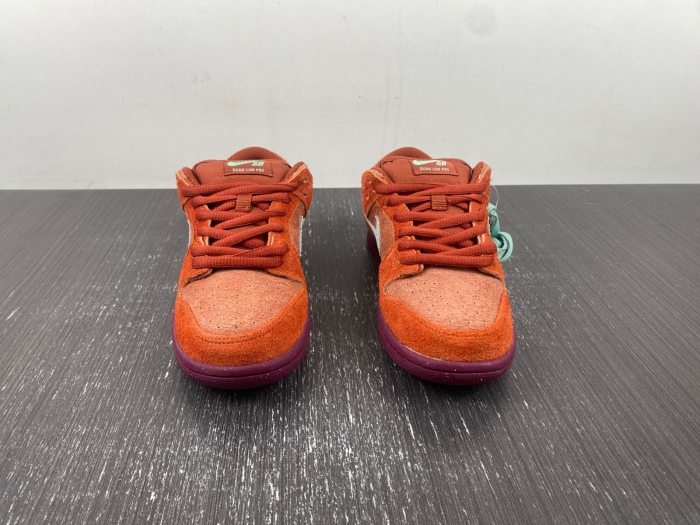 SB Dunk Low Mystic Red Rosewood DV5429-601