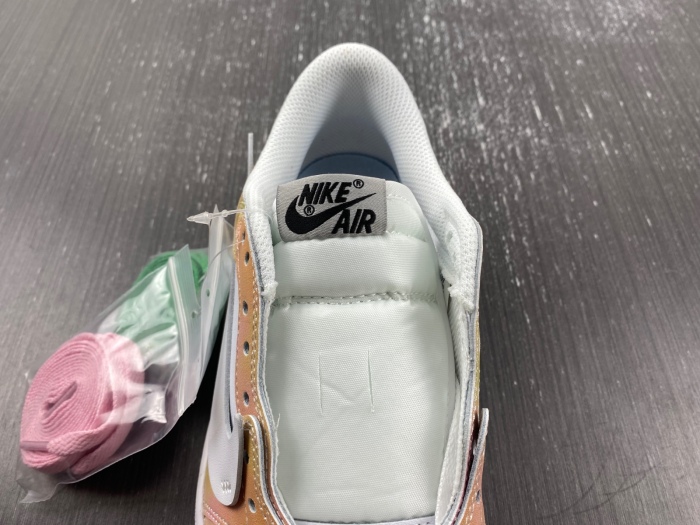 OFF-WHITE x Air Jordan 1 Low  CZ0790-109