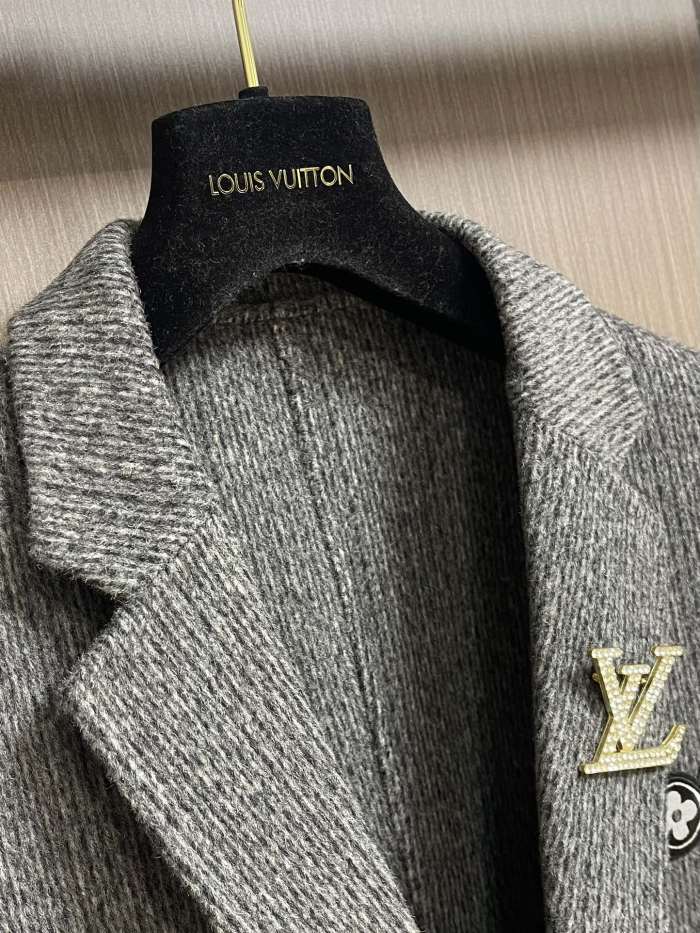 L*ouis V*uitton Suit Top Quality D17 20231107-17