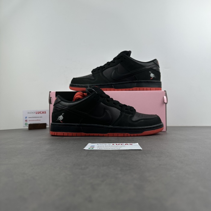 SB Dunk Low Black Pigeon 883232-008
