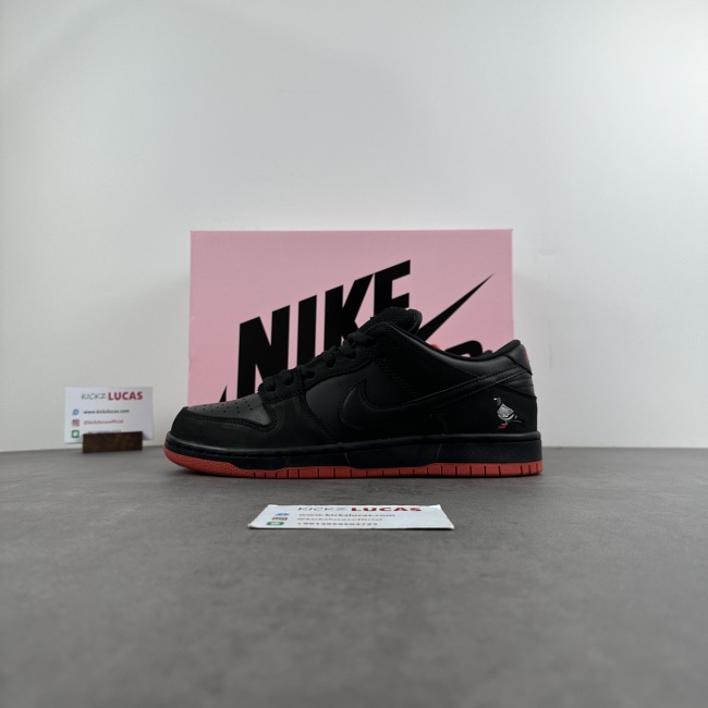 SB Dunk Low Black Pigeon 883232-008