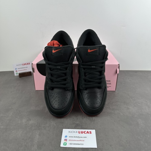 SB Dunk Low Black Pigeon 883232-008