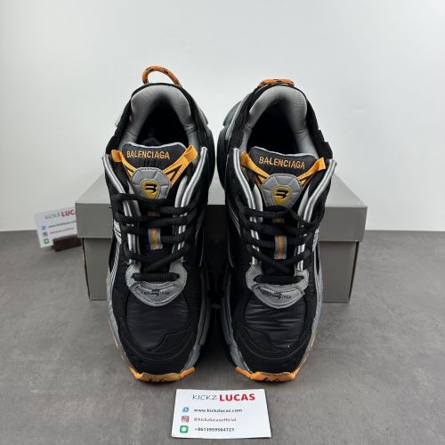 B*alenciaga runner AM 20231020-3