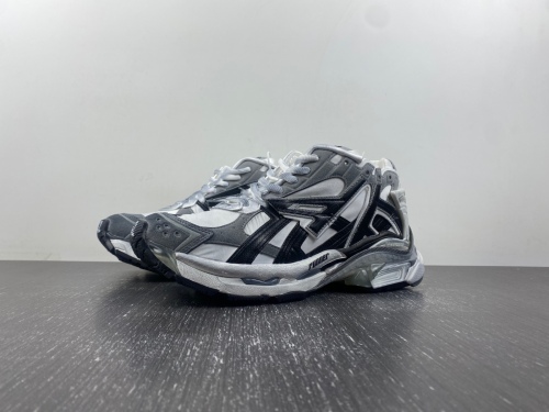 B*alenciaga runner AM 20231205-6