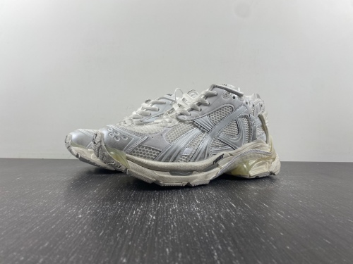 B*alenciaga runner AM 20231219-13